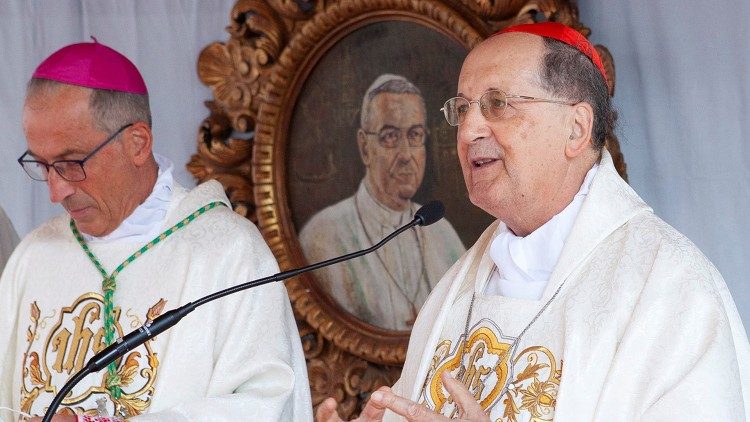 2021년 4월 26일, 카날레 다고르도에서 열린 요한 바오로 1세 교황 선출 기념일 행사에 참석한 베니아미노 스텔라 추기경