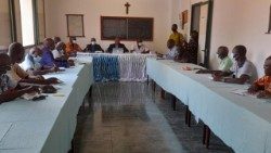 Guiné-Bissau - Padres diocesanos debruçam-se sobre a revisão constitucional  e sobre o Directório Catequético 
