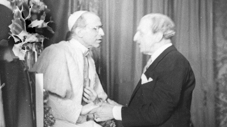 Il poeta Trilussa con Pio XII nel 1943