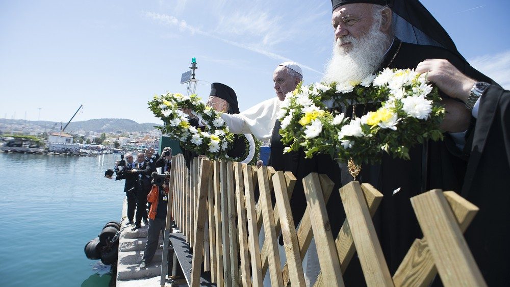 Papa Francesco in visita nell'Isola di Lesbo il 16 aprile del 2016