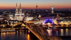 Blick auf den Kölner Dom bei Nacht