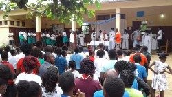 Celebração com os jovens, em São Tomé e Príncipe