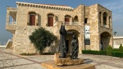 Chapelle et statue du père Jacques Haddad, fondateur des franciscaines de la Croix du Liban