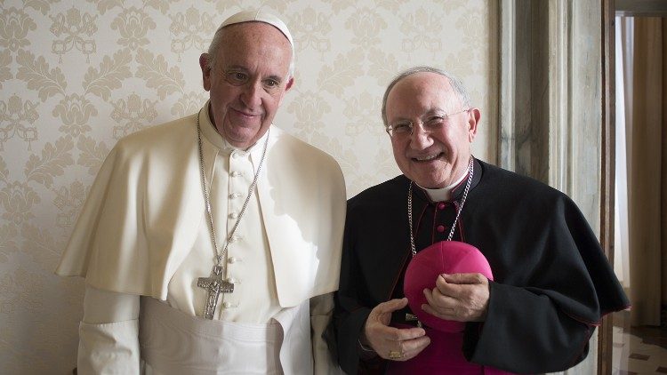 Mons. Aldo Cavalli primit în audiență de papa Francisc în data de 17 decembrie 2015 (fotografie din arhivă)