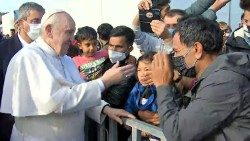 O Papa Francisco visitando refugiados em Lesbos, na Grécia - 05.12.2021 (Vatican Media)