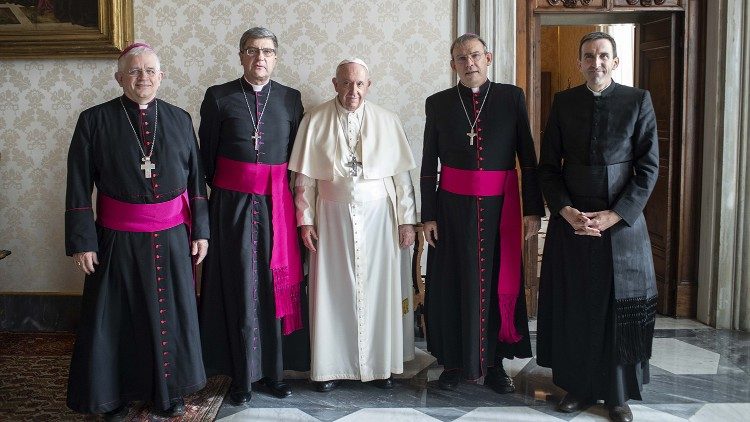 Francisco, con los obispos franceses