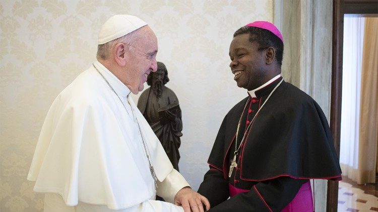 Папа Францішак і арцыбіскуп Фартунатус Нвачукву