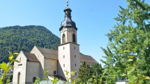 Schweiz: Bischof Bonnemain suspendiert Priester