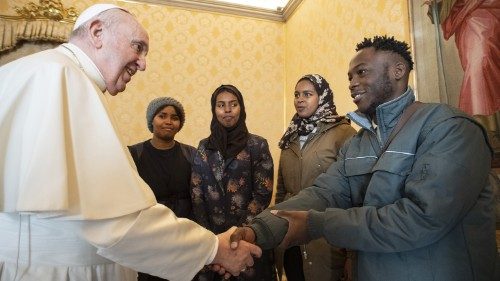 Le Pape François accueille des réfugiés venus de Chypre