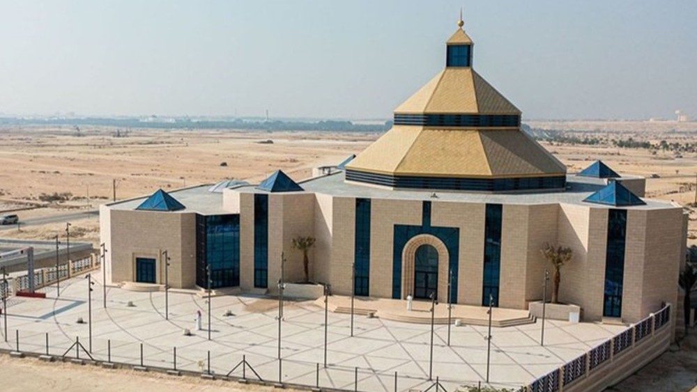 A Catedral de Nossa Senhora da Arábia em Awali, Bahrein