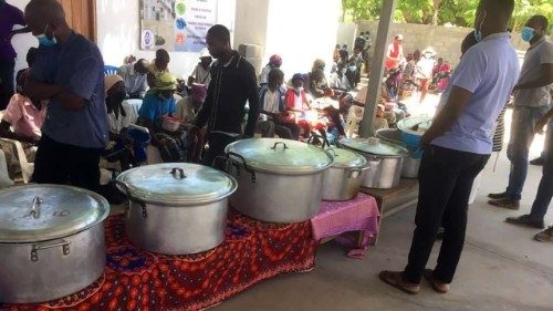 Panelas de sopa e Natal solidário em Luanda (Angola)