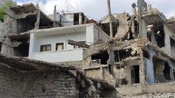 un appartement 'reconstruit' dans un immeuble de Homs détruit par la guerre.