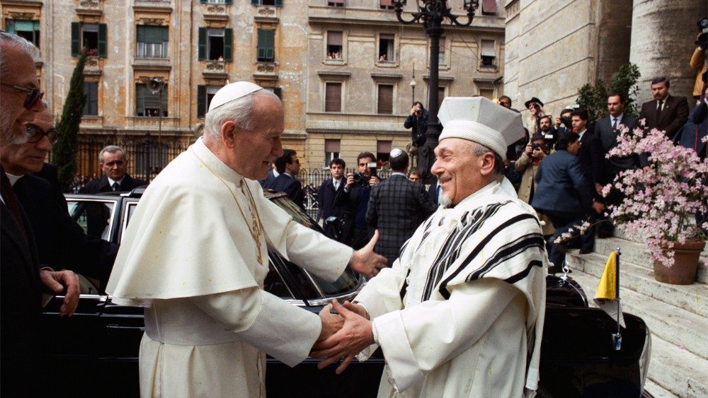 35 años de la visita de Juan Pablo II a la Sinagoga di Roma. 