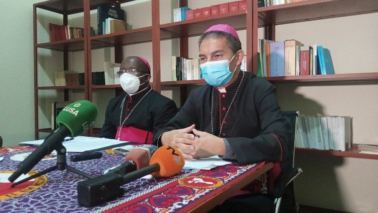 (on the right) Bishop of Chimoio Diocese, João Carlos Hatoa Nunes.