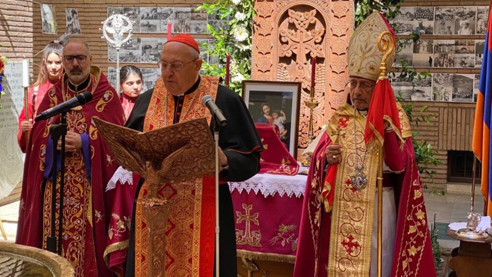 Kardinál Leonardo Sandri prednáša príhovor pri spomienkovej slávnosti v Pápežskom arménskom kolégiu v Ríme 24. apríla 2021