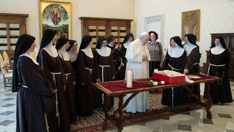Папа Франциск на встрече с монахинями-клариссами из Паганики