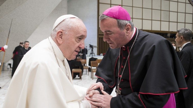 Erzbischof Dodaj bei Papst Frarnziskus