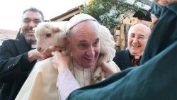 Papst Franziskus beim Besuch einer italienischen Pfarrei 2014