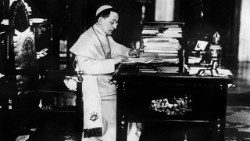 Papa Bento XV em seu escritório