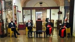 L'incontro tra il rabbino Di Segni e il cardinale Tolentino de Mendonça nel Museo Ebraico di Roma