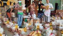 Giáo hội Myanmar phân phát đồ cứu trợ