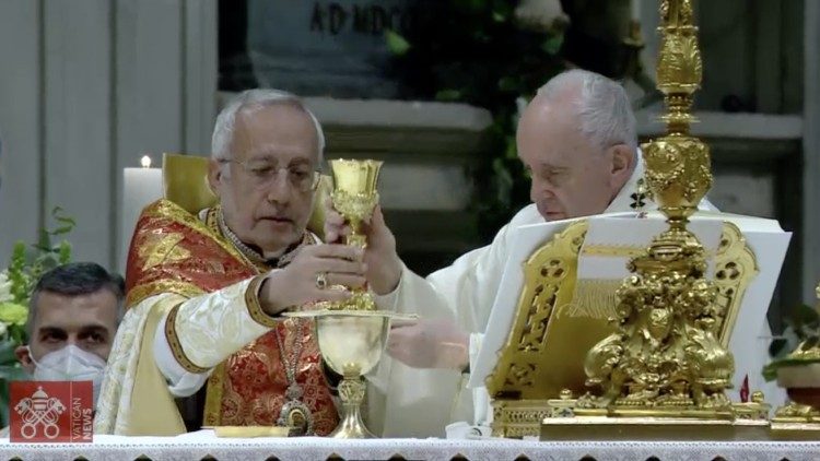 Ferenc pápa a szentmisén engedélyezte az egyházi közösséget az örmények kilikiai pátriárkájának, XXI. Rafael Péter Minászjánnak