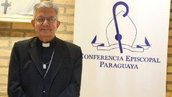 O futuro cardeal Dom Adalberto Martínez Flores, Arcebispo de Assunção e Presidente da Conferência dos Bispos do Paraguai 