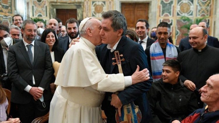 Il presidente della Fondazione, Arnoldo Mosca Mondadori, con Papa Francesco