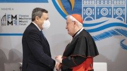 Il cardinale Bassetti e il premier Draghi aprono l'incontro a Firenze "Mediterraneo, frontiera di pace" (© Siciliani-Gennari/CEI)