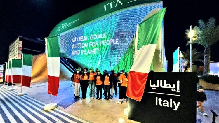 The group of IUSVE students in front of the Italian pavilion