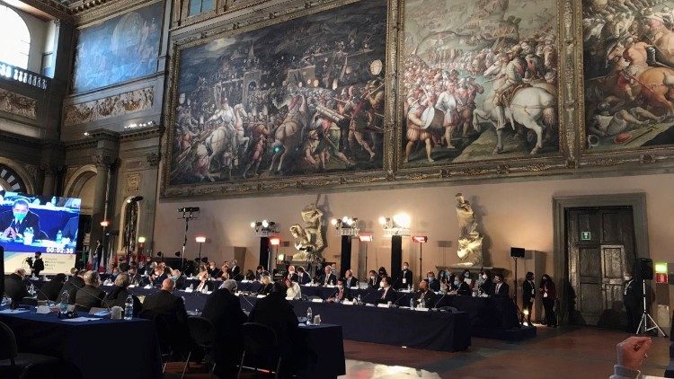 Les soixante évêques et soixante maires de la Méditerranée, le 26 février 2022, au Palazzo Vecchio de Florence en Italie. 