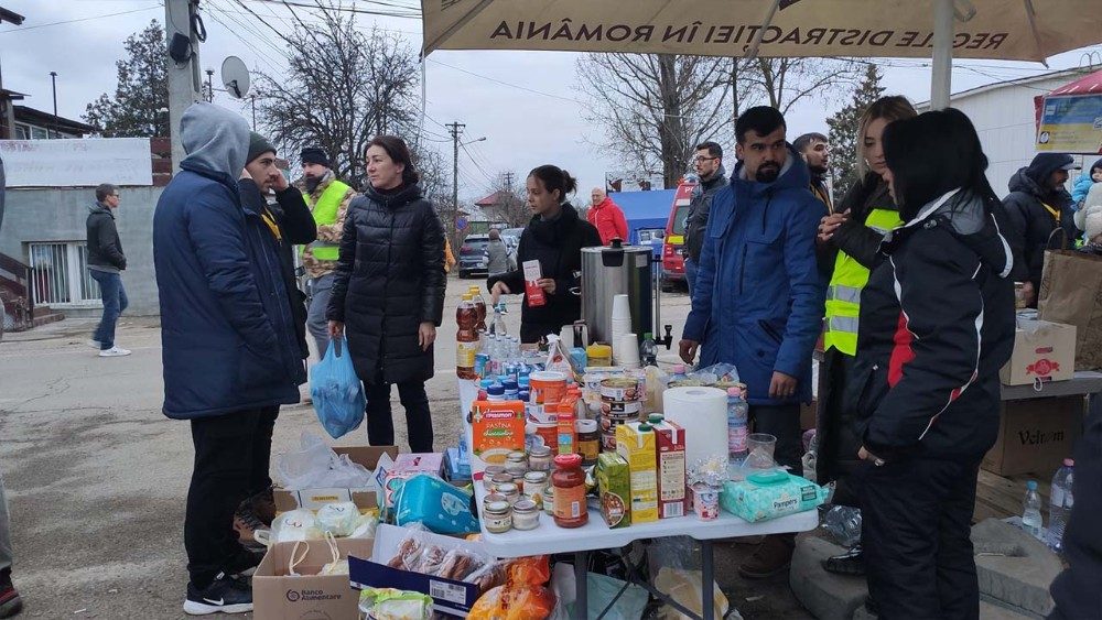 L'association "Beauté de la vie" offre des denrées alimentaires aux réfugiés à Sculeni, à la frontière entre la Roumanie et la Moldavie - 6 mars 2022