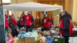 Caritas volunteers distribute aid in Budapest's Keleti rail station