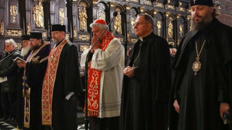 Prière interreligieuse pour la paix en la cathédrale de Lviv