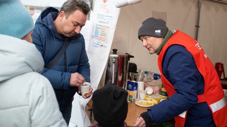 Wolontariusze Caritas pomagają uchodźcom z Ukrainy 