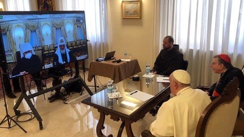 Pápež František hovoril s patriarchom Kirillom cez videospojenie