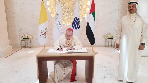 Il cardinale segretario di Stato Pietro Parolin all'Expo 2020 di Dubai, negli Emirati Arabi