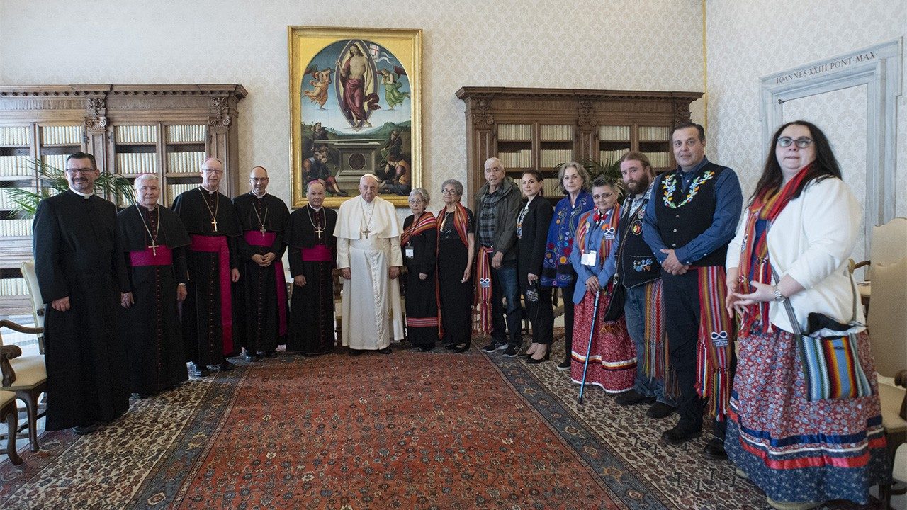 Pope meets representatives of Indigenous peoples from Canada: “He heard our pains”