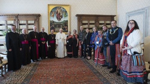 Pope meets representatives of indigenous peoples from Canada: 