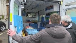 Die Übergabe der Ambulanz