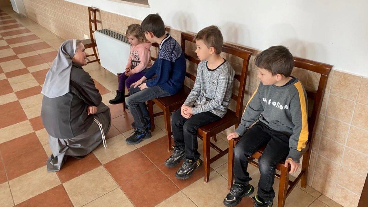 România: Carmeliții ajută refugiații din Ucraina