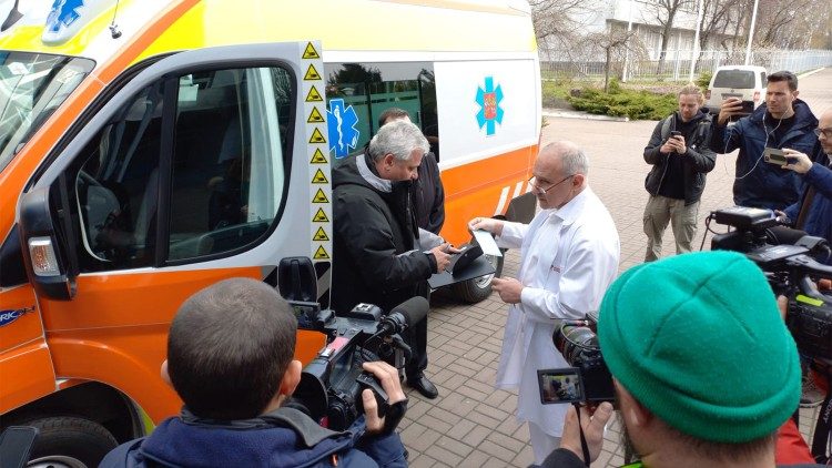 Cardinal Konrad Krajewski delivers the ambulance to the Kyiv Cardiological Hospital