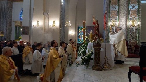 Le cardinal Krajewski célèbre Pâques à Kiev
