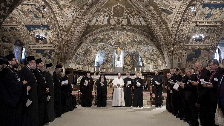 Pope Francis with leaders of various Christian churches and ecclesial communities in Assisi (archive photo)