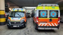 Le due ambulanze che il Papa ha donato all'Ucraina
