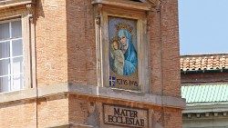 Imagem do mosaico "Mater Ecclesiae" que se encontra na Praça São Pedro