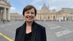 Doris Schmidauer als Delegationsleiterin einer Gruppe österreichischer Katholikinnen im Mai 2022 auf dem Petersplatz