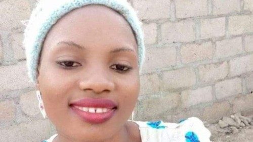  Nigeria: Deborah Samuel Yakubu, studenta acuzată de blasfemie ucisă cu pietre de unii colegi