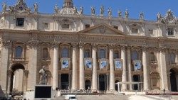 Образи майбутніх святих на фасаді базиліки святого Петра