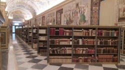 O sală de studiu din Biblioteca Apostolică a Vaticanului